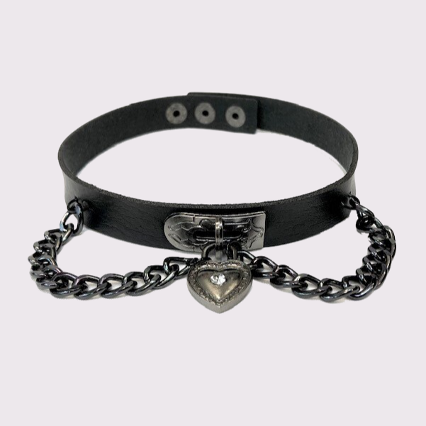 Choker heart and chains